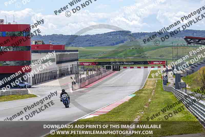 cadwell no limits trackday;cadwell park;cadwell park photographs;cadwell trackday photographs;enduro digital images;event digital images;eventdigitalimages;navarra;no limits trackdays;peter wileman photography;racing digital images;trackday digital images;trackday photos